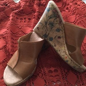 Ornate 3 1/2”. Wedge